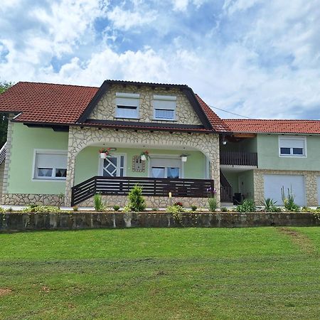 Guesthouse Miha Rakovica Exterior foto