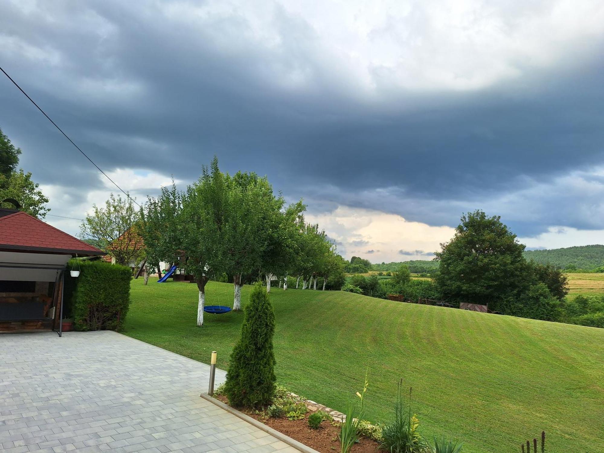 Guesthouse Miha Rakovica Exterior foto